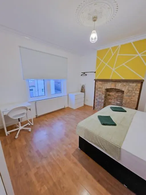 5 Bedrooms Eastbourne-Luna Apartments Newcastle upon Tyne United Kingdom