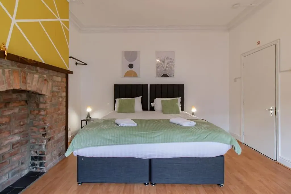 5 Bedrooms Eastbourne-Luna Apartments Newcastle upon Tyne