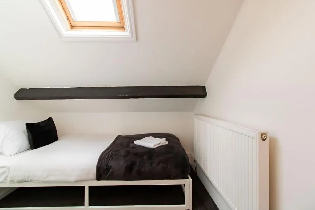 5 Bedrooms Eastbourne-Luna Apartments Newcastle upon Tyne United Kingdom