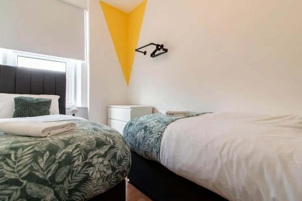5 Bedrooms Eastbourne-Luna Apartments Newcastle upon Tyne