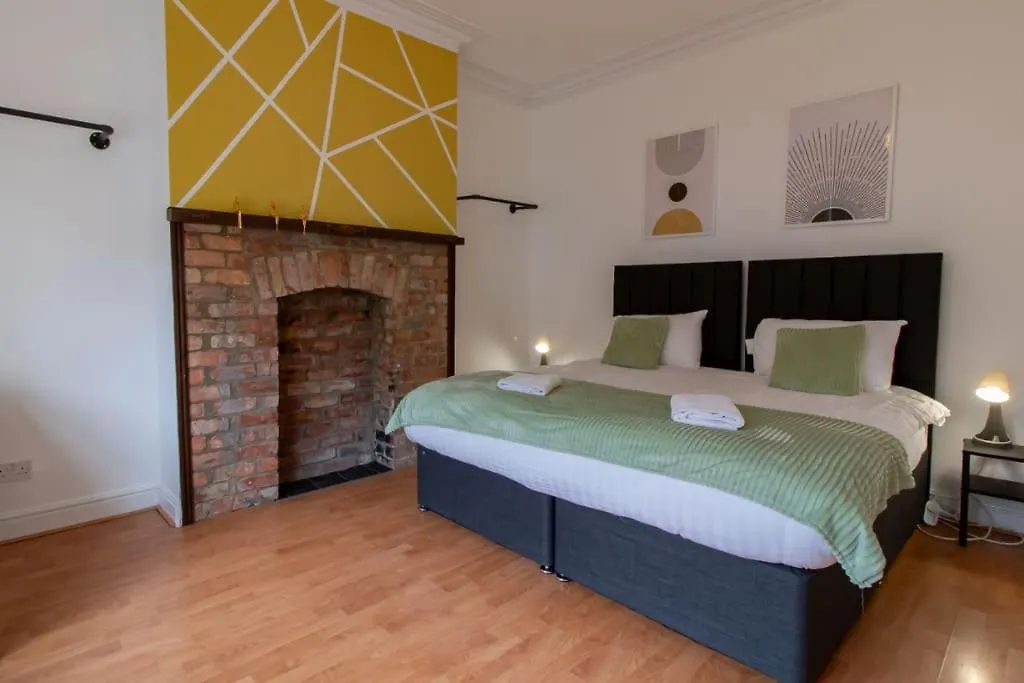 5 Bedrooms Eastbourne-Luna Apartments Newcastle upon Tyne 0*,  United Kingdom