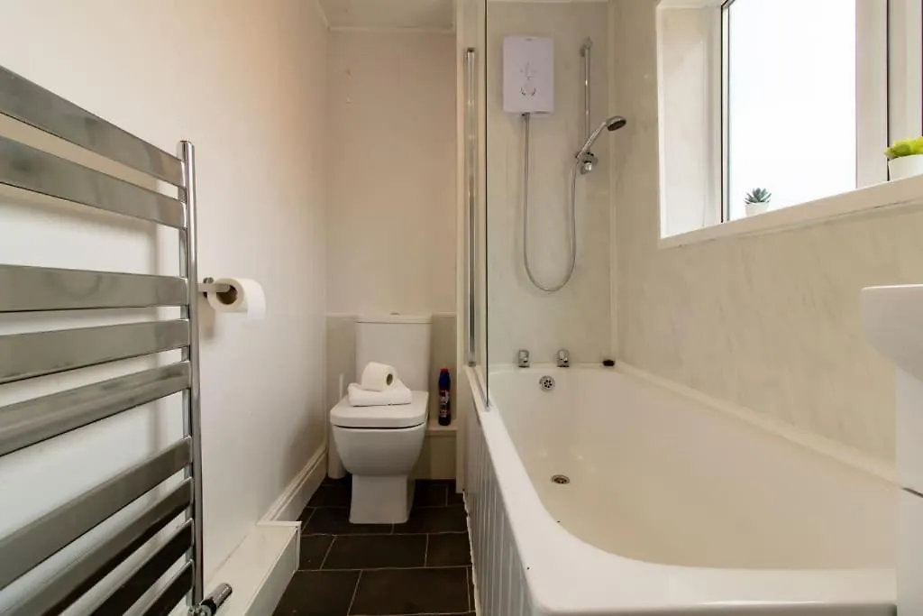 5 Bedrooms Eastbourne-Luna Apartments Newcastle upon Tyne