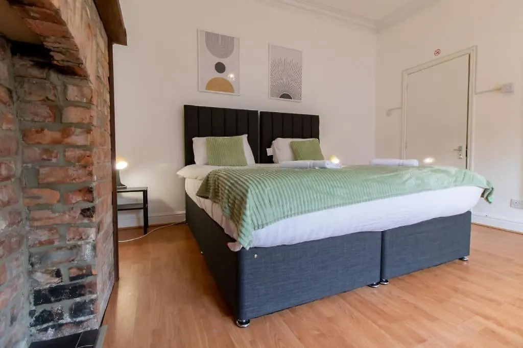 5 Bedrooms Eastbourne-Luna Apartments Newcastle upon Tyne