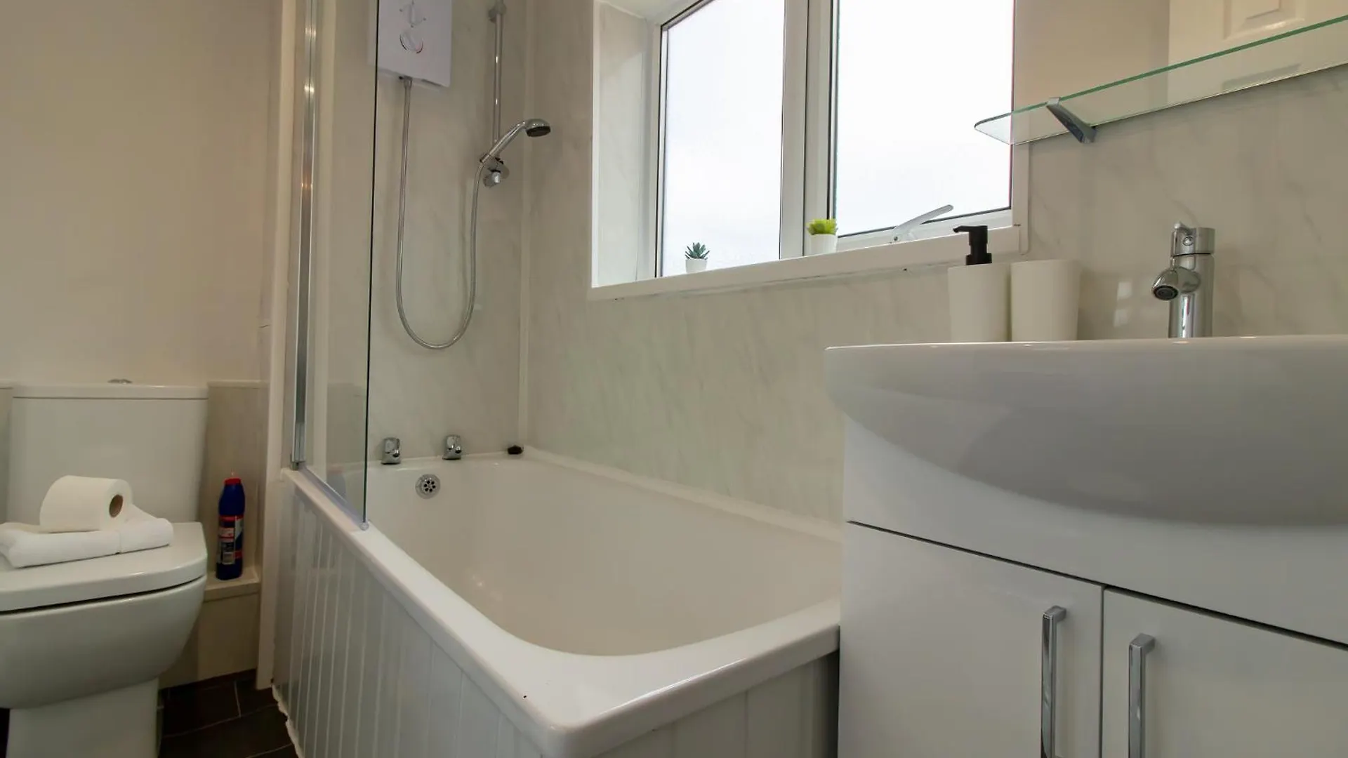 ניוקאסל 5 Bedrooms Eastbourne-Luna Apartments בריטניה