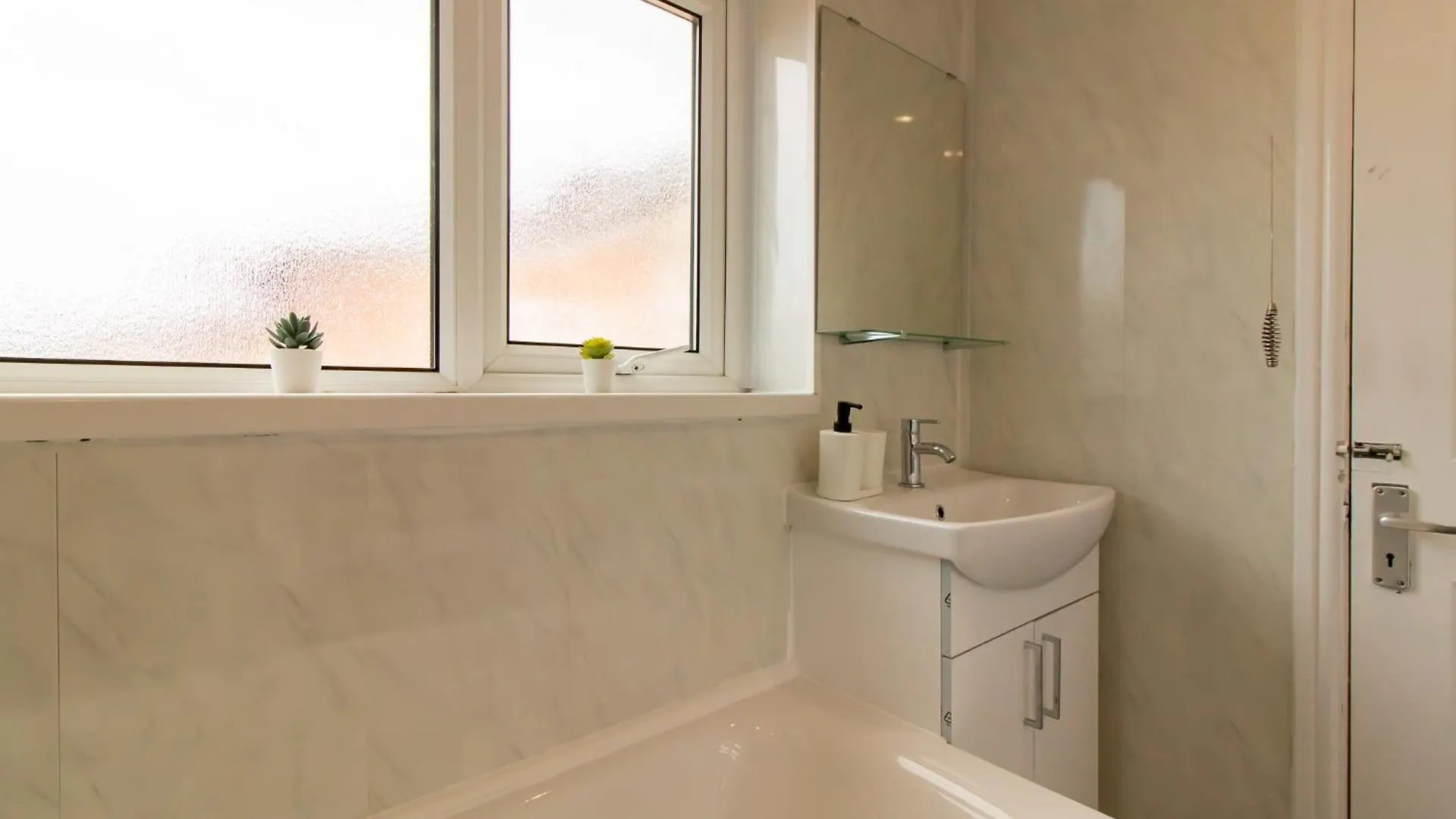 ניוקאסל 5 Bedrooms Eastbourne-Luna Apartments