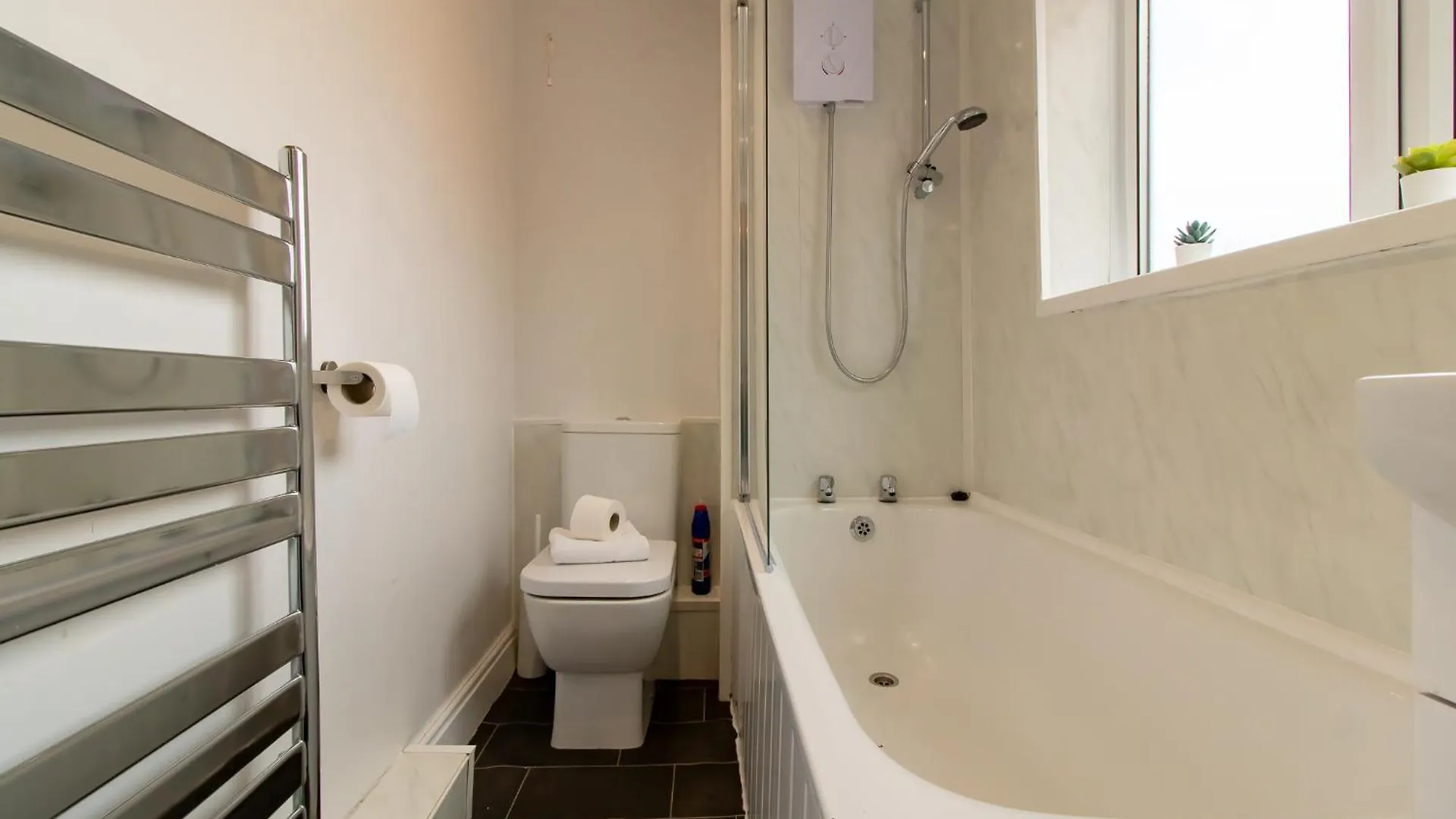ניוקאסל 5 Bedrooms Eastbourne-Luna Apartments 0*,  בריטניה